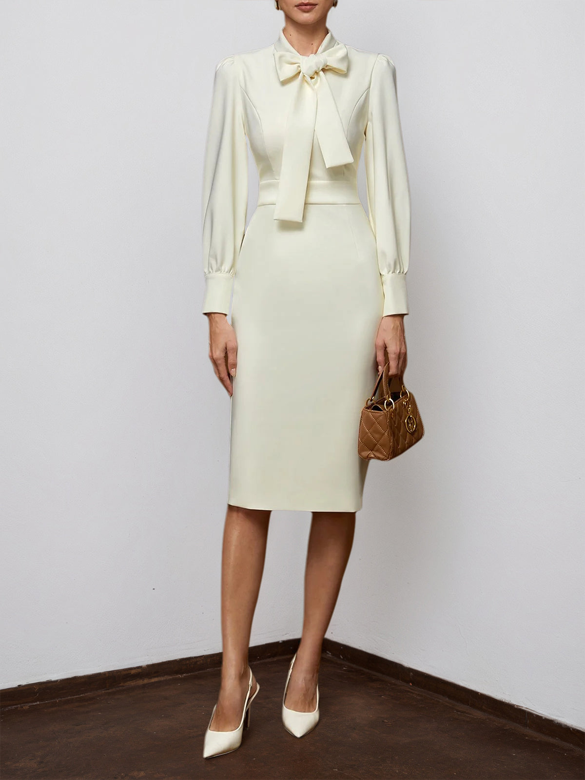 Off-White Schleifenkragen langärmliges Etuikleid mit Blazer-Optik in Midi-Länge