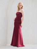 Vestido de dama de honor rojo satinado trompeta/mermaid sin hombros sin mangas largo hasta el suelo