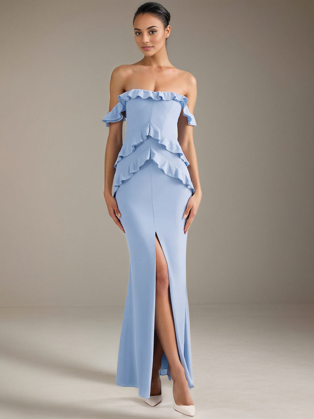 Abiti da damigella azzurri in chiffon a tubino/colonna con scollo a barca e lunghezza fino al pavimento