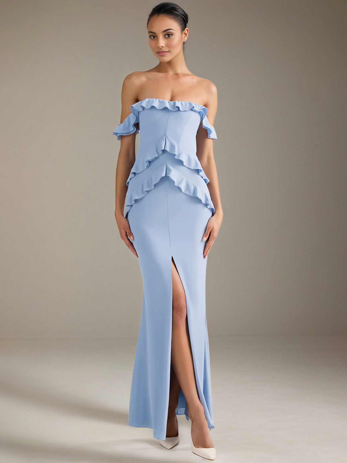 Abiti da damigella azzurri in chiffon a tubino/colonna con scollo a barca e lunghezza fino al pavimento