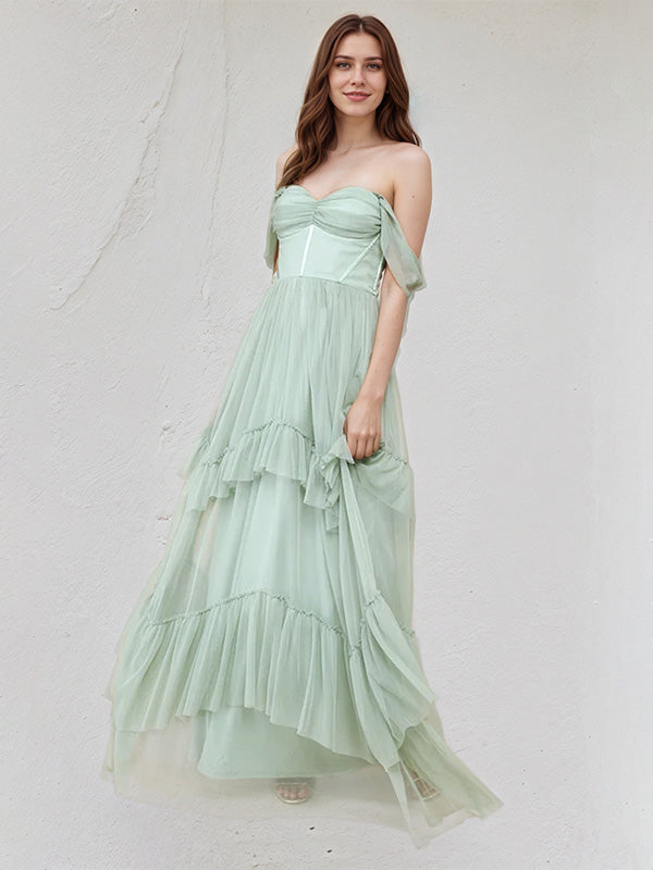 Vestido largo sin mangas de tul verde salvia en línea A con escote off-shoulder y volantes
