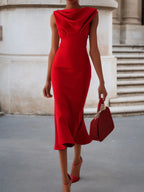 Robe fourreau midi rouge à col bénitier et sans manches