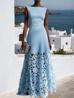 Robe maxi classique bleu clair en dentelle à encolure bateau sans manches, coupe ligne A