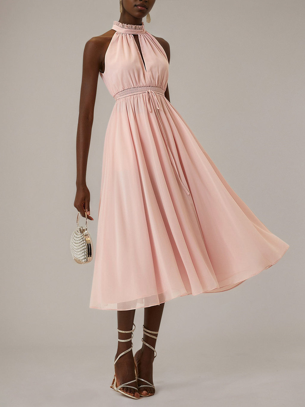 Vestidos rosa em chiffon com decote halter, sem mangas, comprimento tea