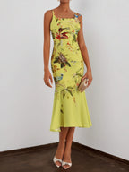 Abito midi a sirena giallo con applicazioni floreali e spalline sottili