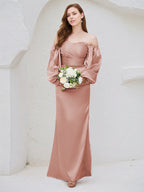 Vestido de madrinha Dusty Rose em cetim, modelo tubinho/coluna, ombro a ombro, mangas longas, comprimento até o chão