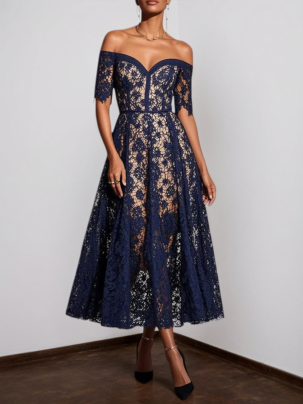 Purpurblaues Spitzenkleid schulterfrei mit Kurzarm A-Linie Midikleid