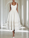 Vestido midi branco A-line sem mangas com alças finas, renda e bordados