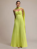 Vestido largo plisado de gasa verde con línea A, off shoulder y sin mangas