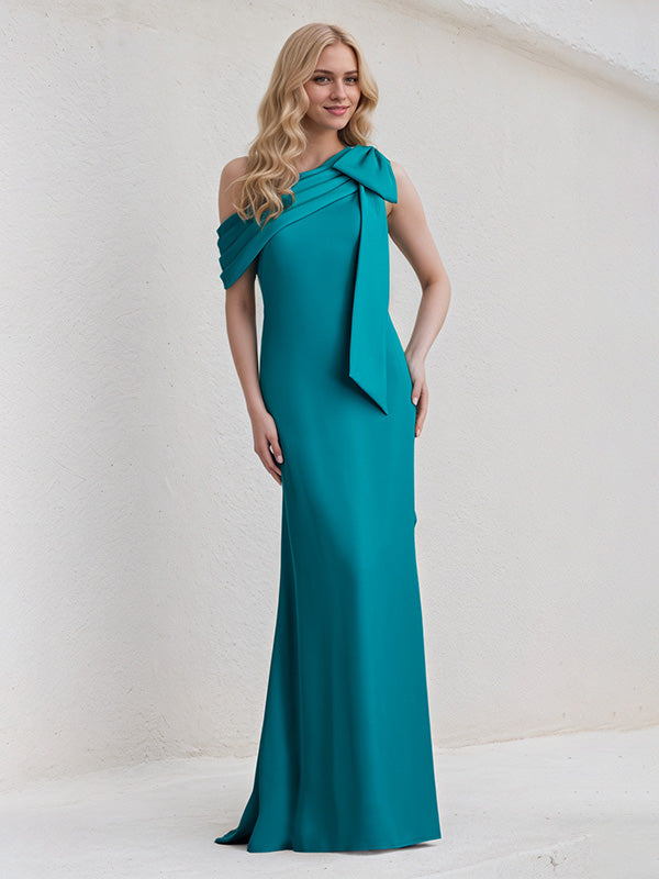 Abito azzurro acqua in chiffon, monospalla, senza maniche, lunghezza fino al pavimento con fiocco