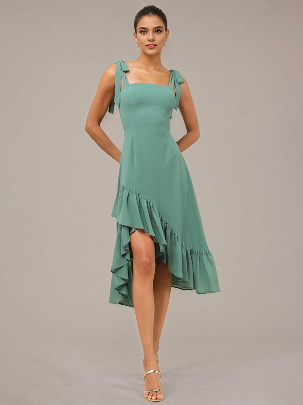 Abito verde a tubino/colonna in chiffon con scollo quadrato, senza maniche, asimmetrico con volant