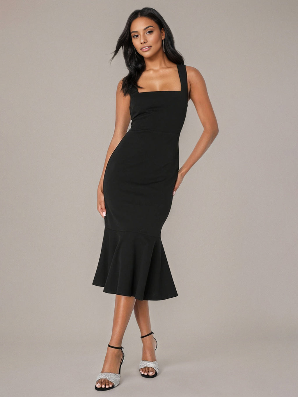 Vestidos pretos tubinho/coluna de crepe stretch, decote quadrado, sem mangas, comprimento tea
