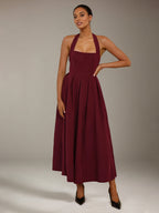Abito da damigella a linea A in crepe elasticizzato color vino, con collo halter, senza maniche e lunghezza alla caviglia