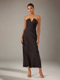 Vestido Longo Preto em Cetim Modelo Tubinho/Coluna com Decote em V e Comprimento no Tornozelo para Madrinhas