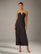 Vestido Longo Preto em Cetim Modelo Tubinho/Coluna com Decote em V e Comprimento no Tornozelo para Madrinhas