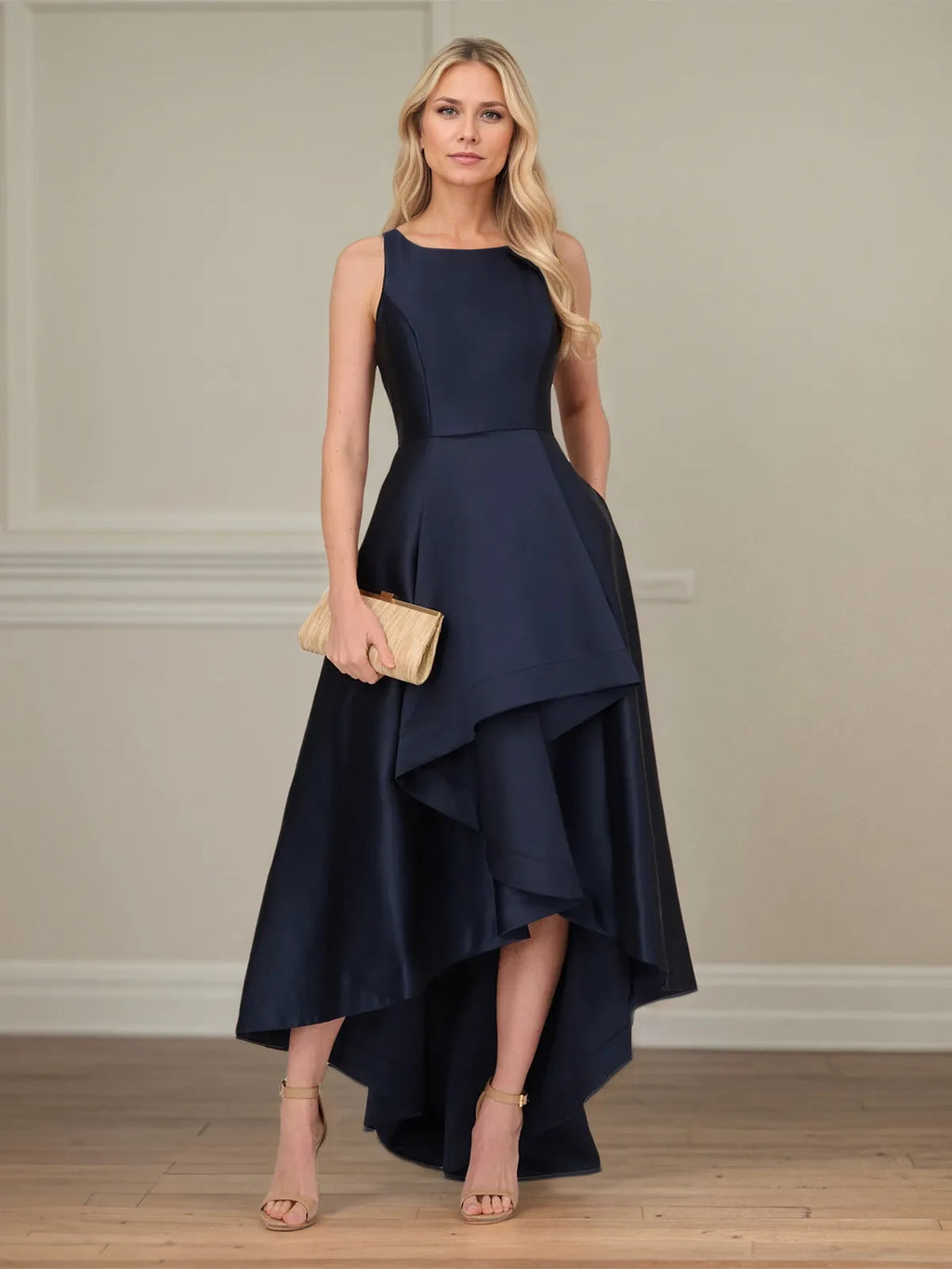 Robe mère de la mariée en satin A-line sans manches à col rond asymétrique
