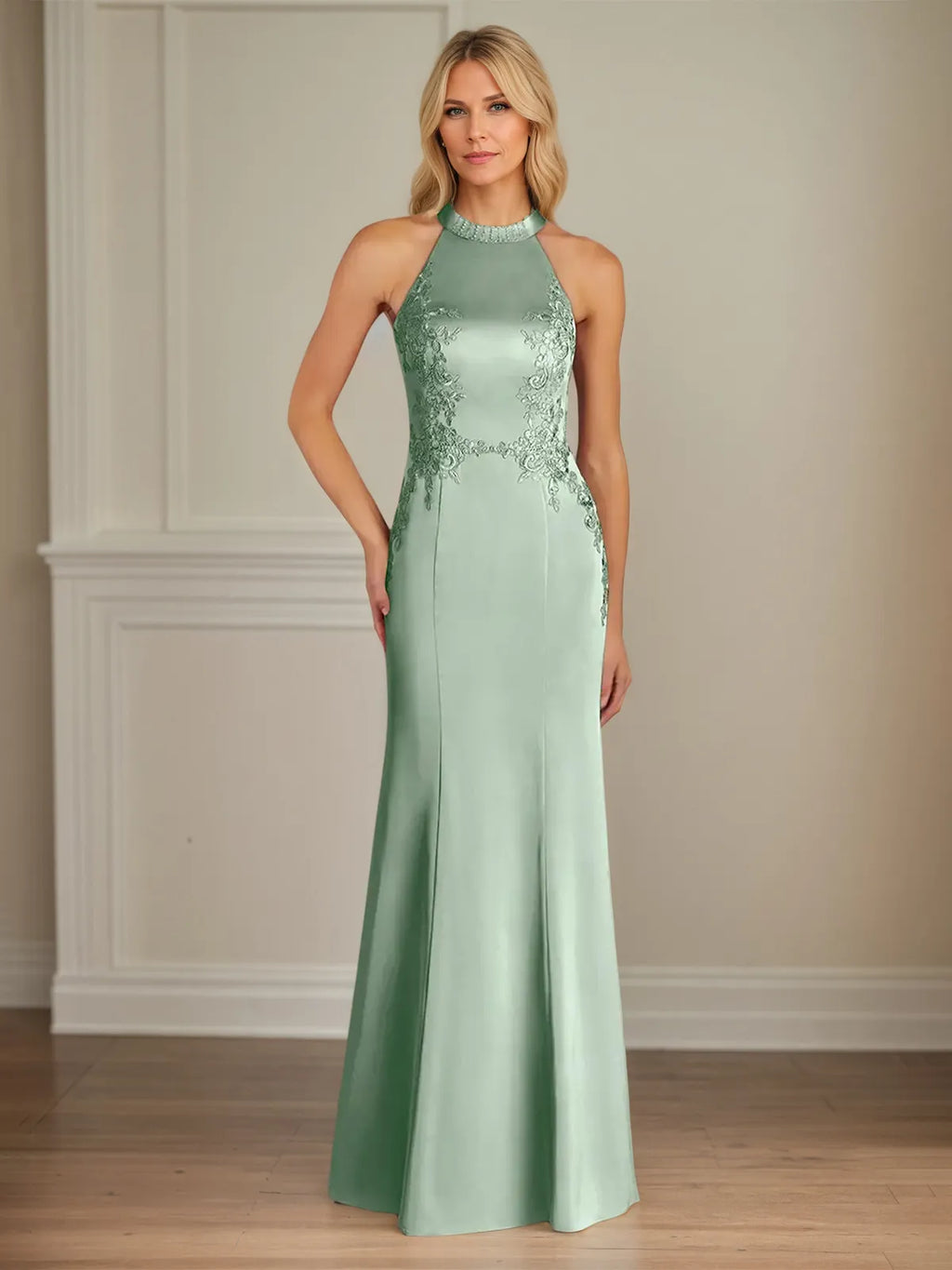 Vestido largo de satén tipo trompeta/sirena con cuello halter, sin mangas, hasta el suelo y plisado