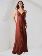 Vestido longo de dama de honra ferrugem de chiffon com alças finas, corte evasê e sem mangas