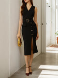 Vestido Midi Tubinho Preto Clássico com Decote em V, Sem Mangas e Fivela