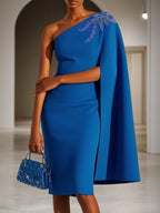 Robe midi fourreau classique asymétrique bleue avec appliques et ornements hotfix, une épaule, sans manches