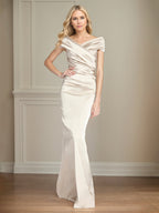Champagnerfarbenes Satin Etuikleid/Säulenform Schulterfreies Bodenlanges Kleid der Brautmutter