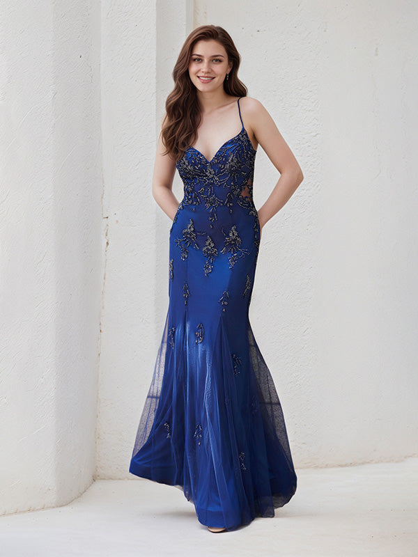 Vestido largo de dama de honor azul marino de tul tipo trompeta/sirena con tirantes finos y sin mangas