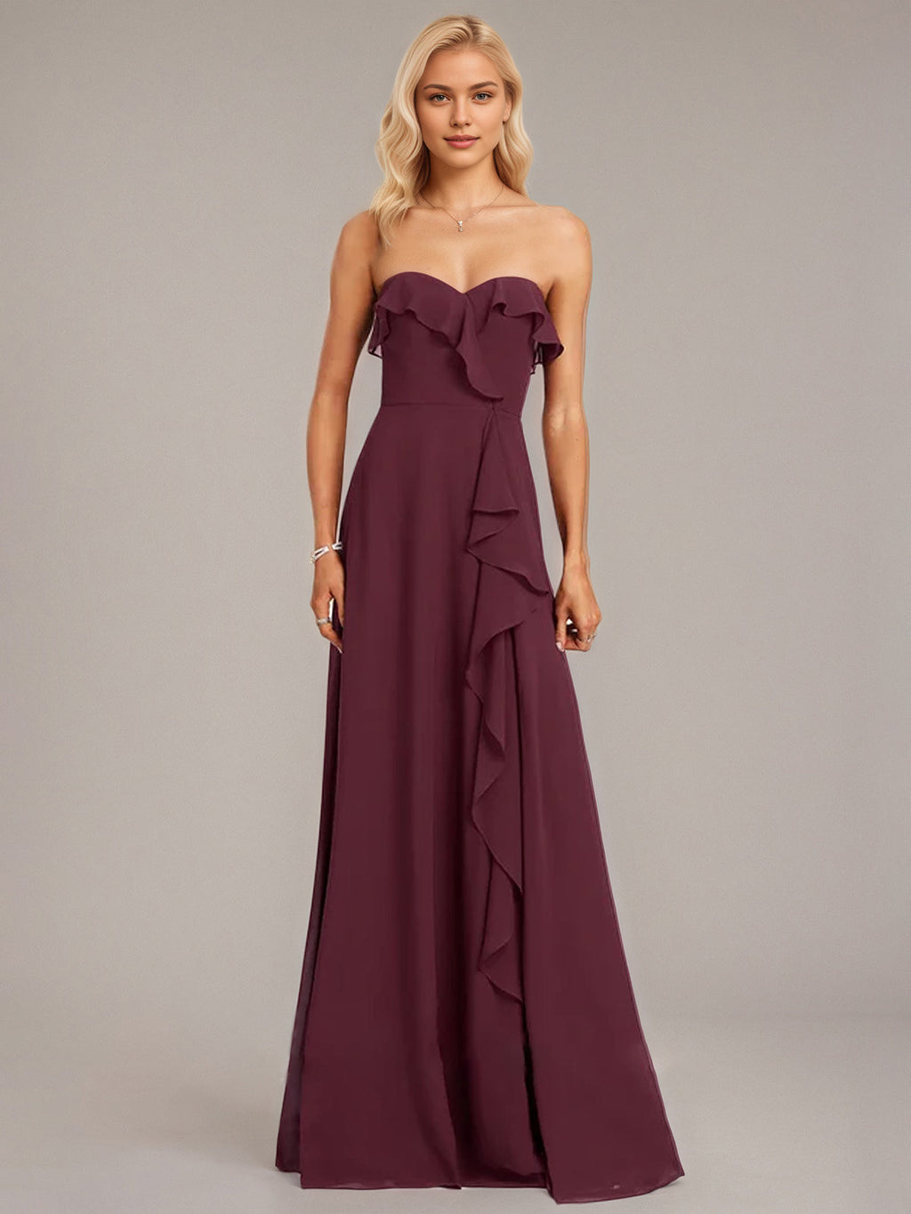 Robe de demoiselle d'honneur en mousseline longueur sol, ligne A, décolleté cœur, couleur raisin avec volants