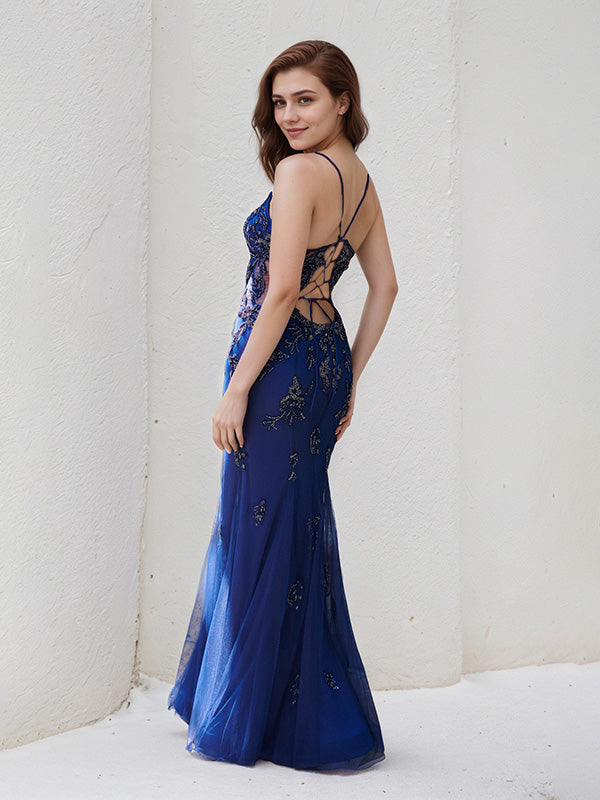 Vestido largo de dama de honor azul marino de tul tipo trompeta/sirena con tirantes finos y sin mangas