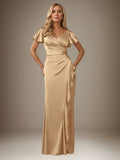 Champagner Trompeten-/Meerjungfrau-Satin V-Ausschnitt Kleid mit kurzen Ärmeln und Schlitz, bodenlang