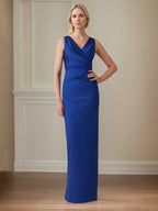 Robe longue mère de la mariée en satin saphir, fourreau/colonne, col en V