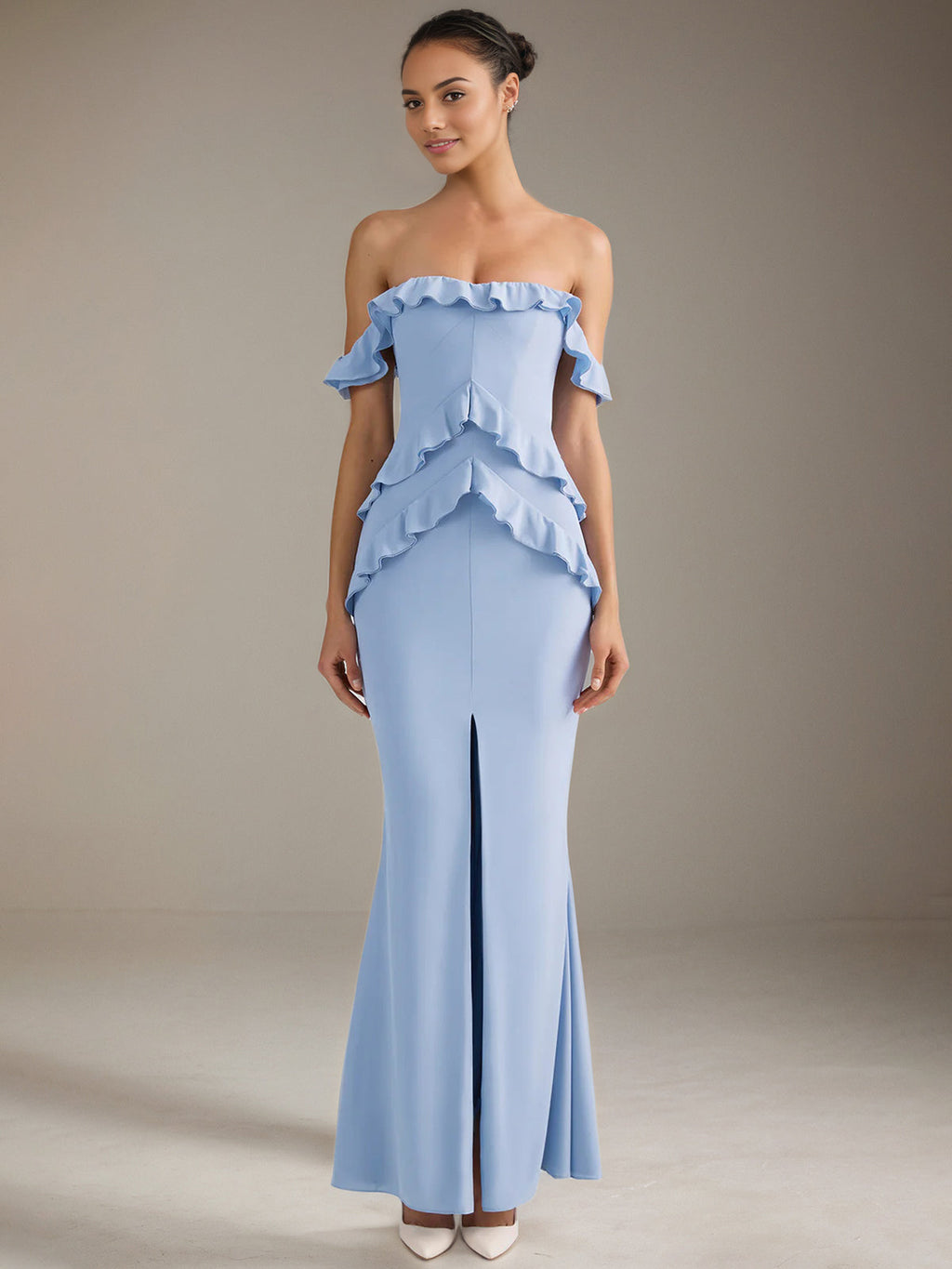 Abiti da damigella azzurri in chiffon a tubino/colonna con scollo a barca e lunghezza fino al pavimento