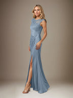 Vestido largo línea sheath/columna de gasa azul polvo con cuello barco, mangas cortas y abertura