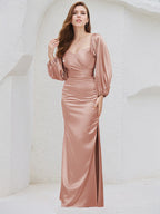 Vestido de madrinha Dusty Rose em cetim, modelo tubinho/coluna, ombro a ombro, mangas longas, comprimento até o chão