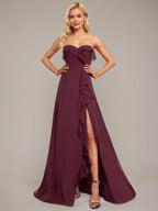 Robe de demoiselle d'honneur en mousseline longueur sol, ligne A, décolleté cœur, couleur raisin avec volants