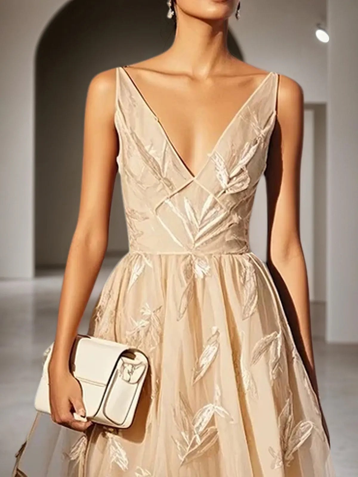 Vestido Midi Clássico Bege com Decote V, Sem Mangas, Linha A e Flores 3D