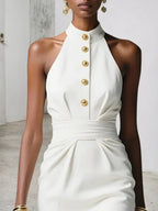 Vestido midi clásico blanco sin mangas con halter fruncido y hebilla