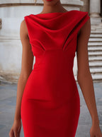 Robe fourreau midi rouge à col bénitier et sans manches