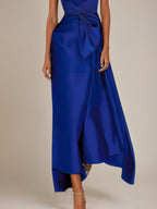 Robe courte bleu marine en satin, décolleté en V, sans manches, longueur cheville