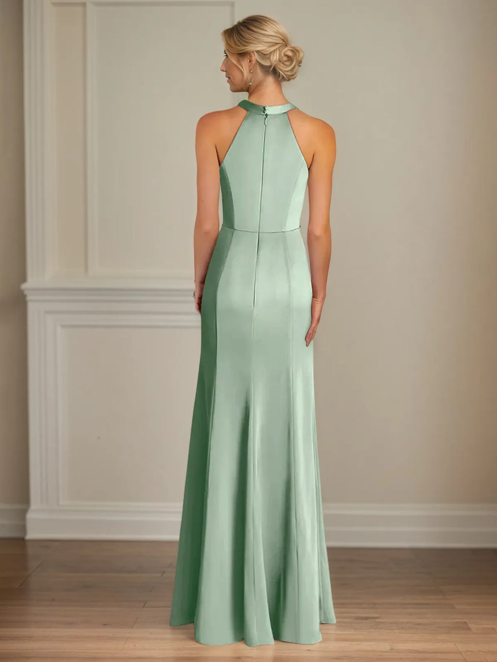 Vestido largo de satén tipo trompeta/sirena con cuello halter, sin mangas, hasta el suelo y plisado
