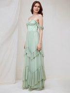 Vestido largo sin mangas de tul verde salvia en línea A con escote off-shoulder y volantes