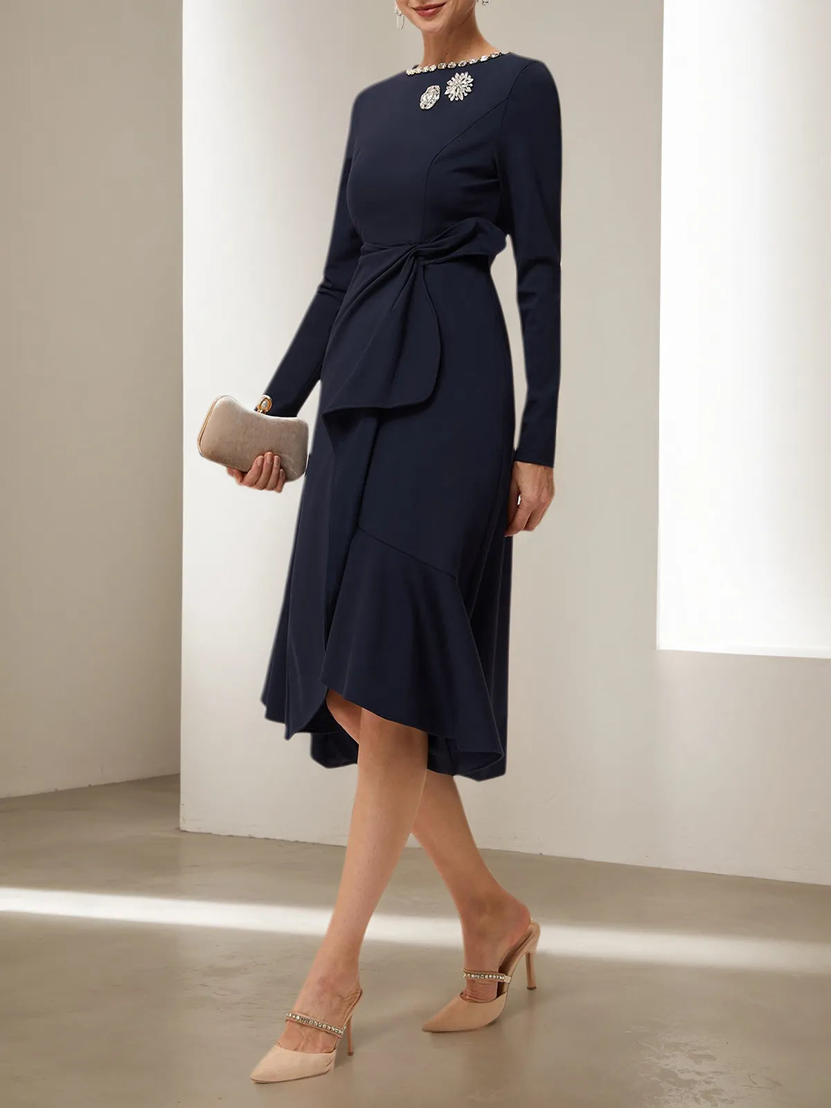 Abito midi blu navy a linea A con strass