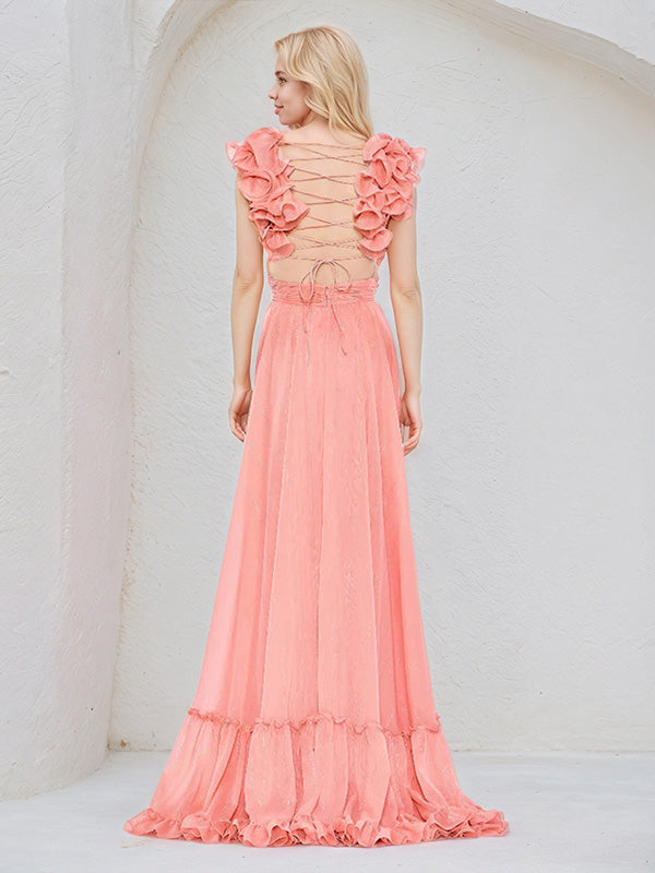 Vestido coral de dama de honor de gasa en línea A con escote en V, sin mangas, fruncido y asimétrico con manga de volante