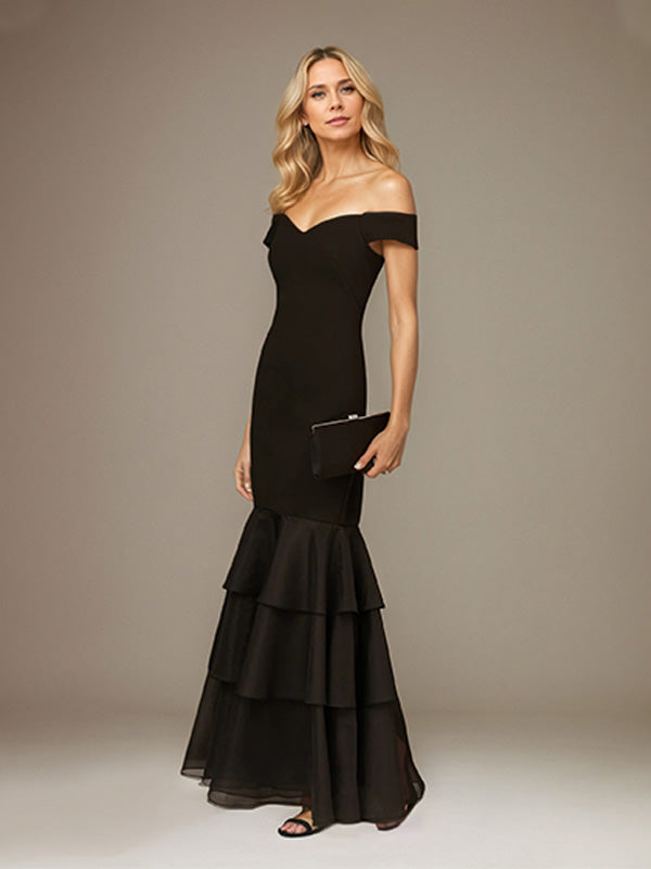 Schwarzes, elastisches Crepe-Bodenlanges Kleid mit Rüschen, ärmellos und schulterfrei