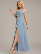 Abito da damigella in chiffon blu polvere a linea A con scollo a V, senza maniche e lunghezza fino a terra