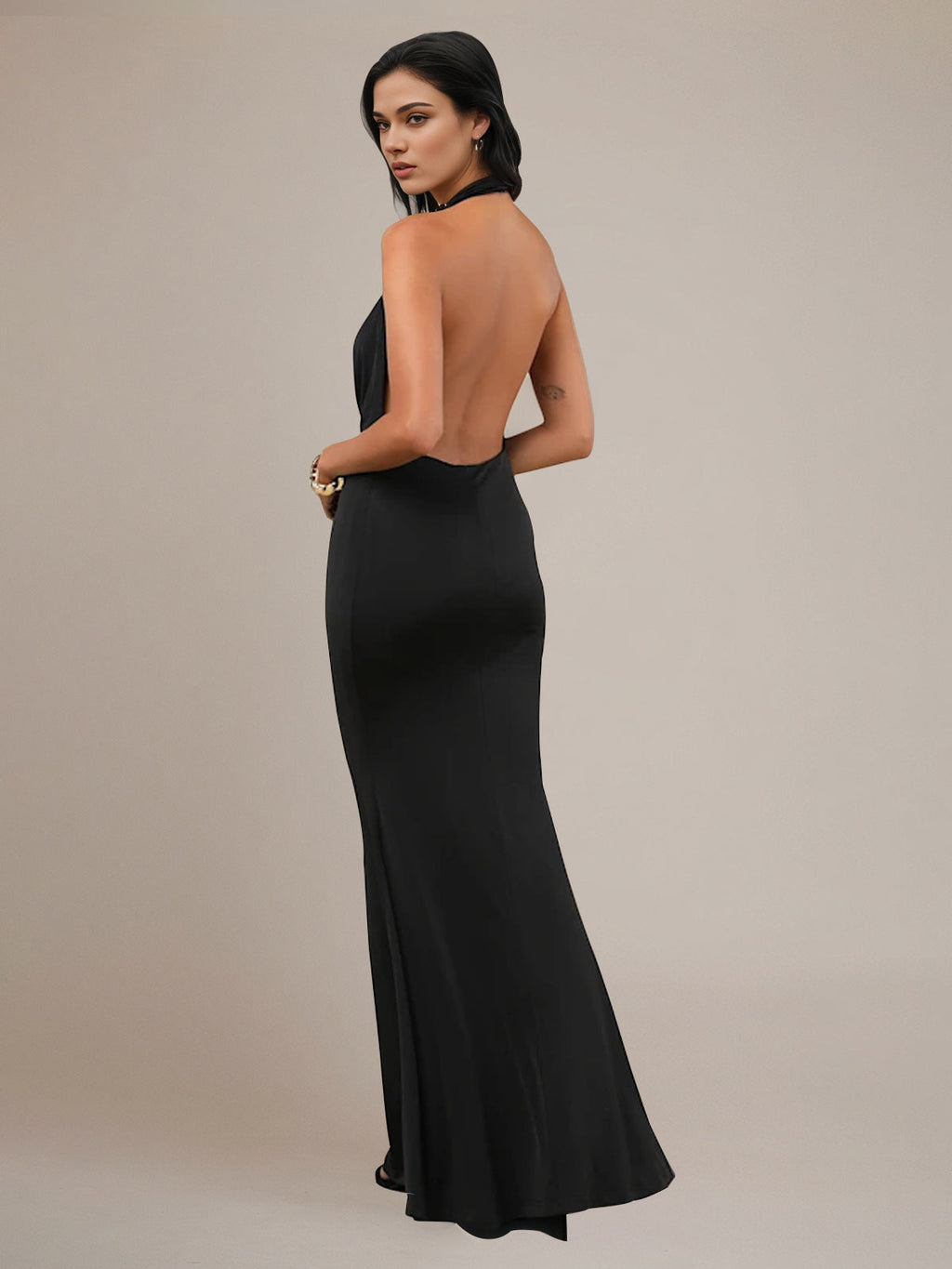 Abito lungo da damigella in chiffon nero a tubino con scollo all'americana senza maniche