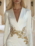 Vestido midi blanco elegante y noble con escote en V, detalle en la cintura y abertura