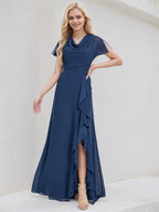 Abito da damigella blu navy in chiffon a-line con scollo a V asimmetrico e volant