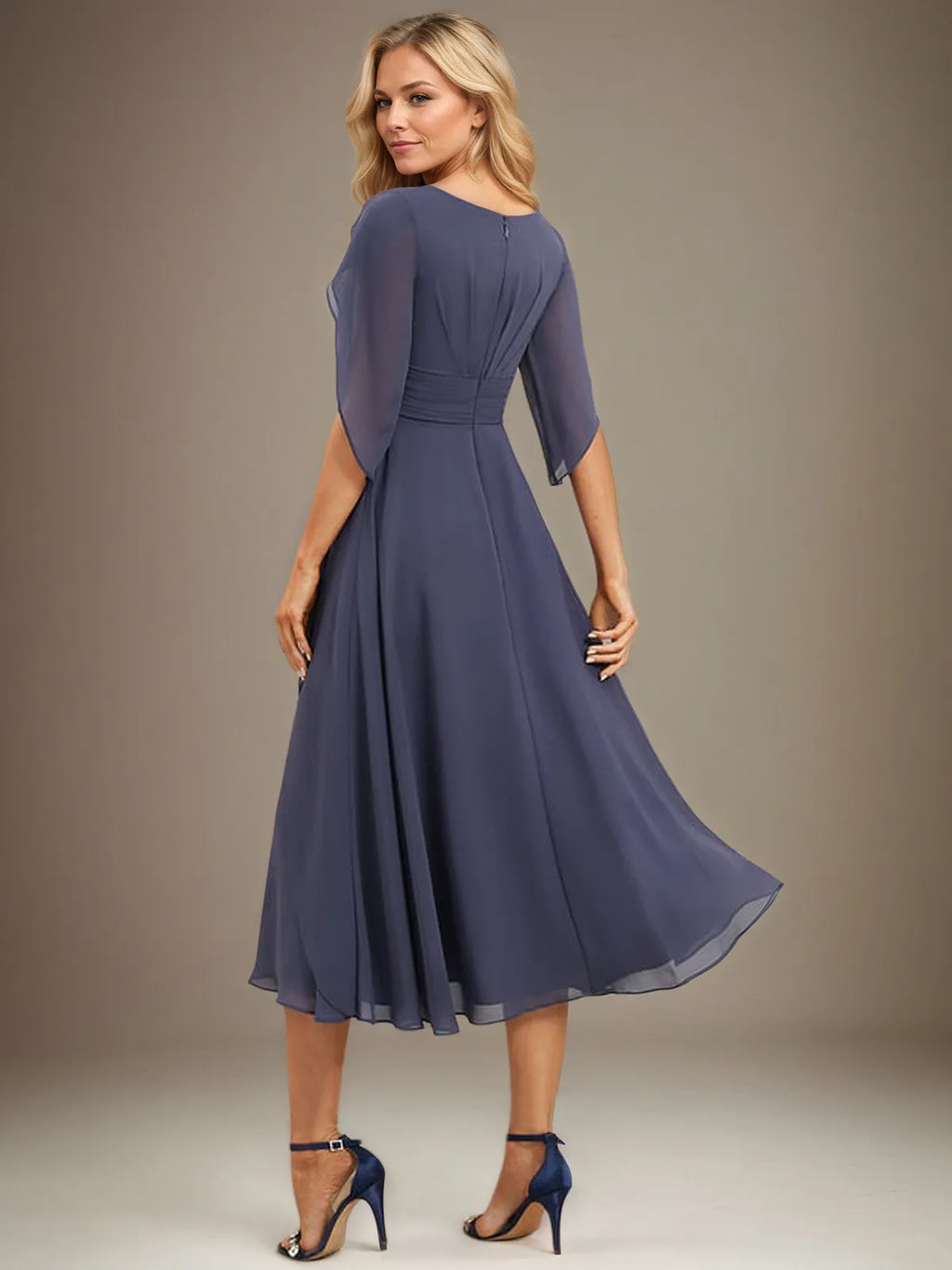 A-Linie V-Ausschnitt Tee-Länge Chiffon Kleid für die Brautmutter mit Plisseefalten
