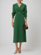 Vestido midi tipo sheath/column con cuello de solapa y mangas largas verde