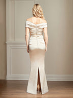 Champagnerfarbenes Satin Etuikleid/Säulenform Schulterfreies Bodenlanges Kleid der Brautmutter